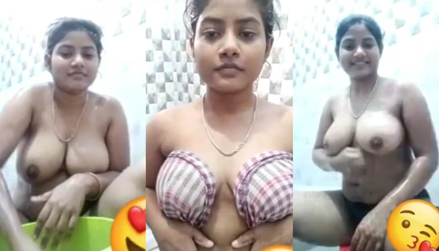 Beautiful Sexy Bengali Gf Showing Bathing
