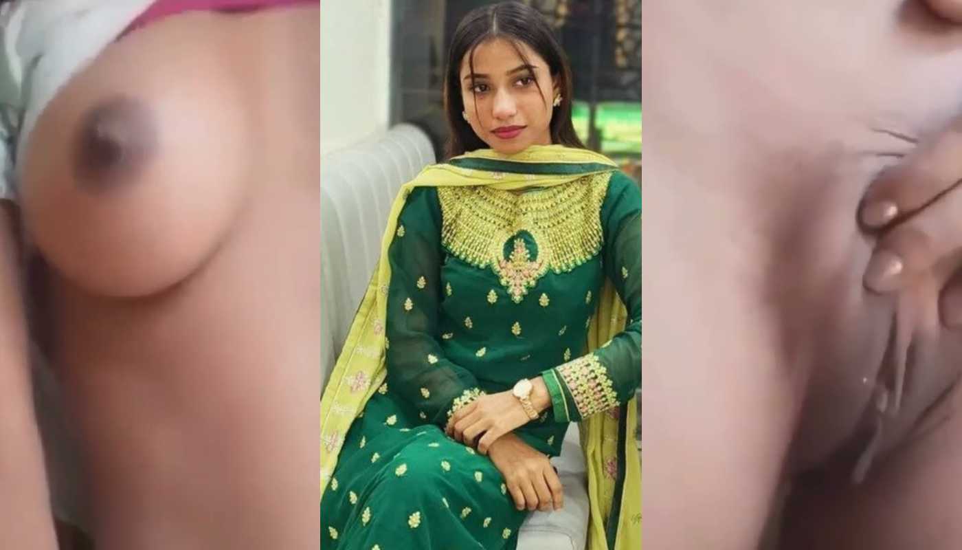 Sexy Slim Gf Showing