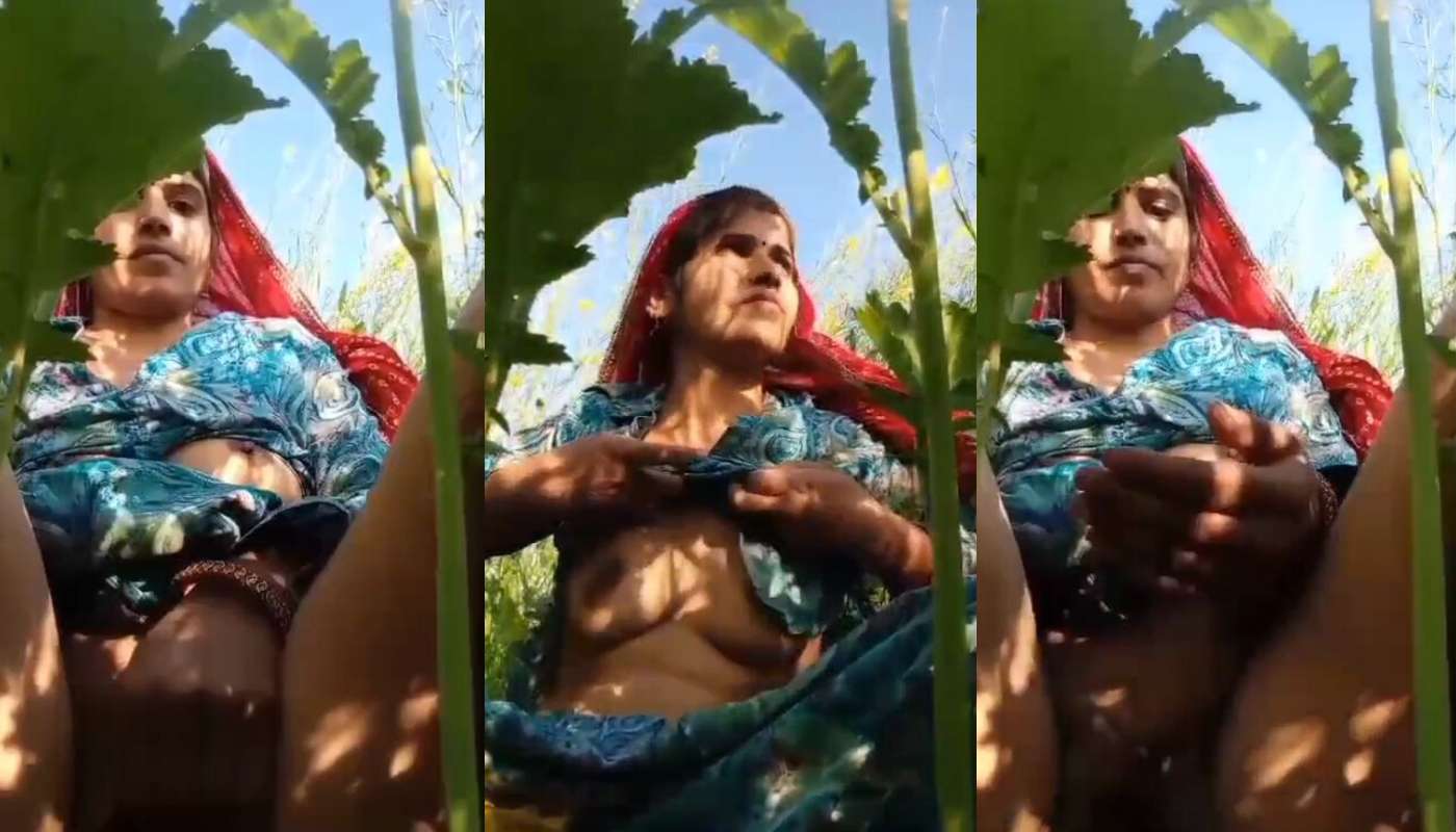 Beautiful village bhabhi fingering in jungle