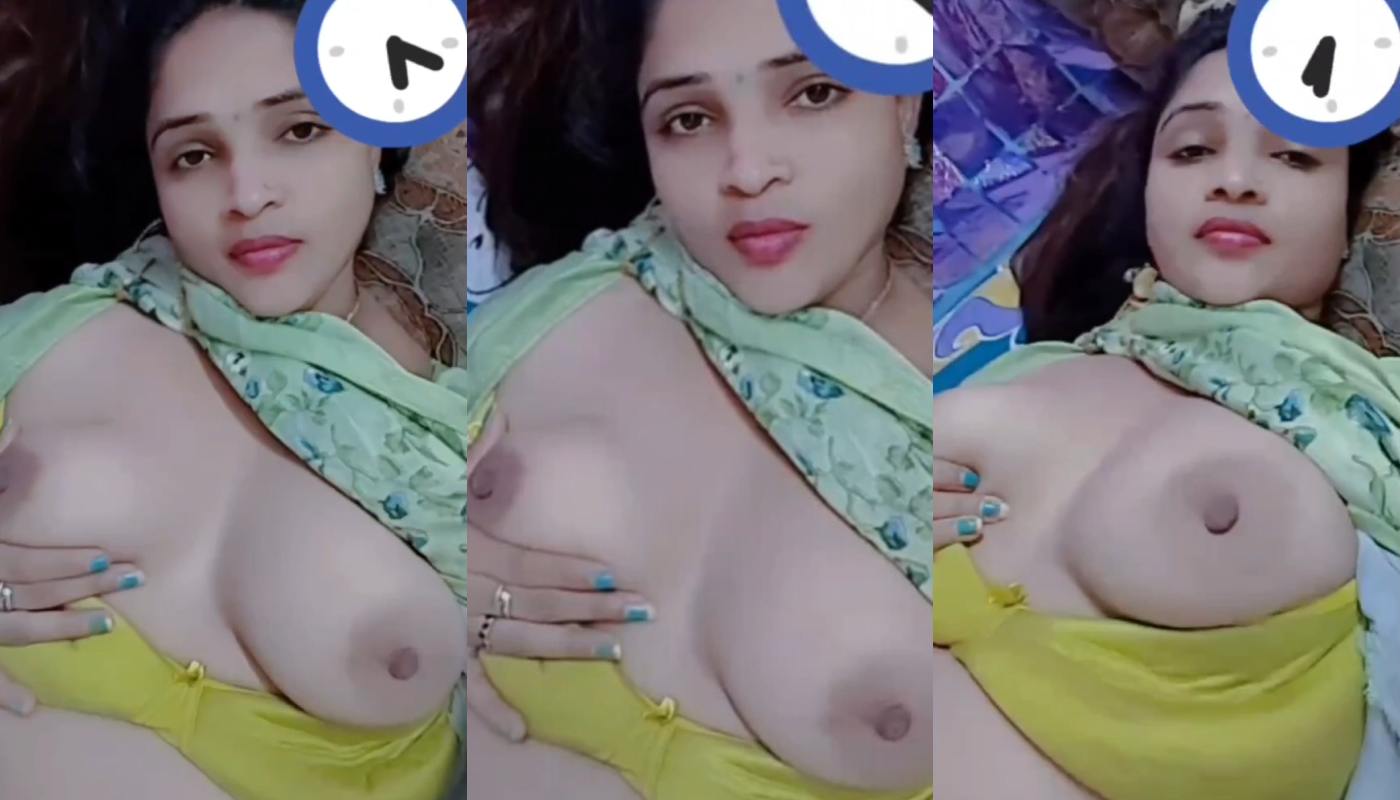 Beautiful Sexy Bhabi Showing
