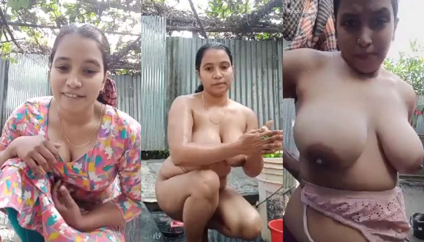 Hot Figure Beautiful Sexy Village Bhabi Bathing More